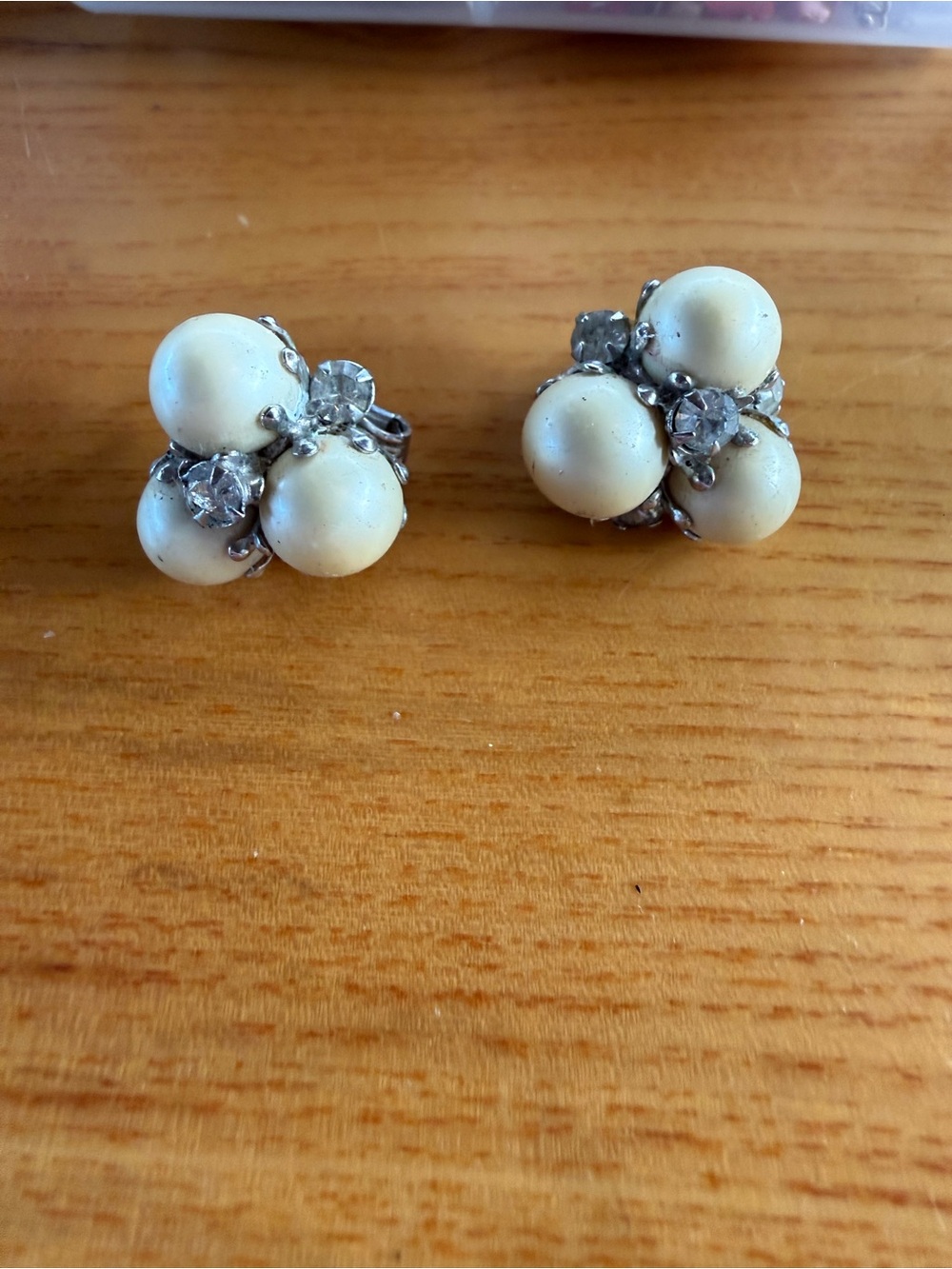 Vintage Vogue Cream Pearl Cluster clip Earrings with Clear Crystals